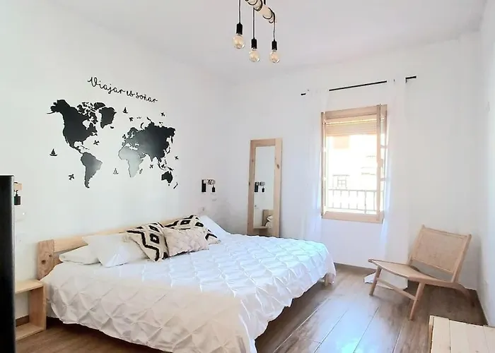 Limerencia: Tu Hogar En Este Blanco Pueblo