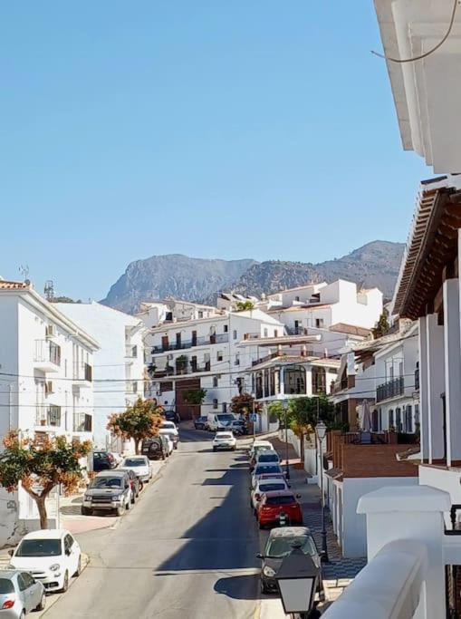 Limerencia: Tu Hogar En Blanco Pueblo
